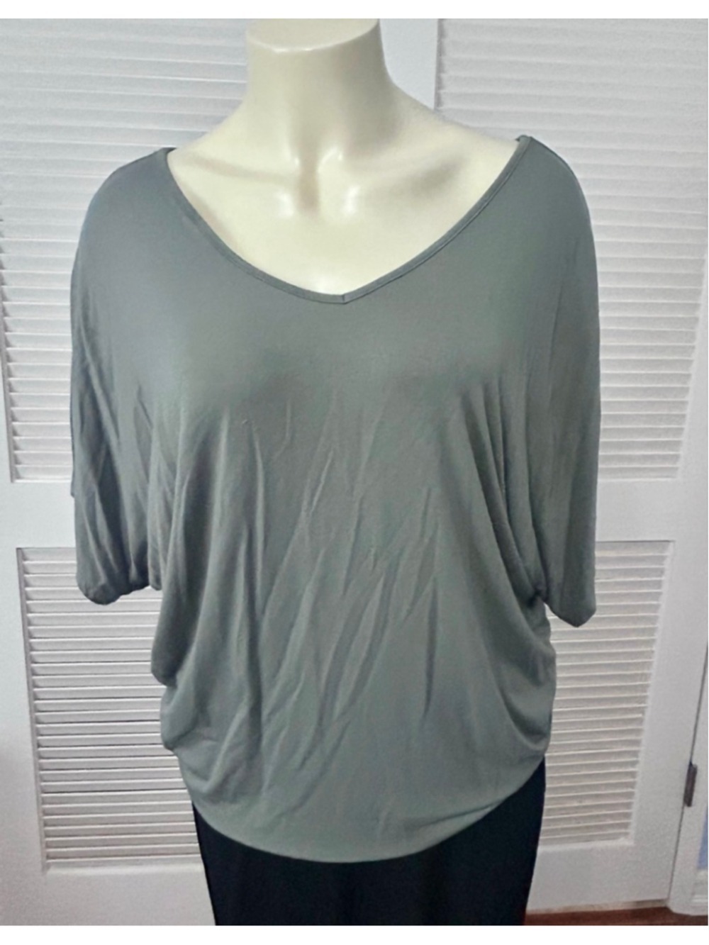 PAPEROC Muted Green Dolman V-Neck Tee Rayon Blend Size Large